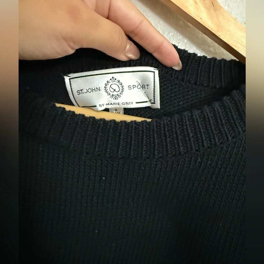 St. John elegant sweater